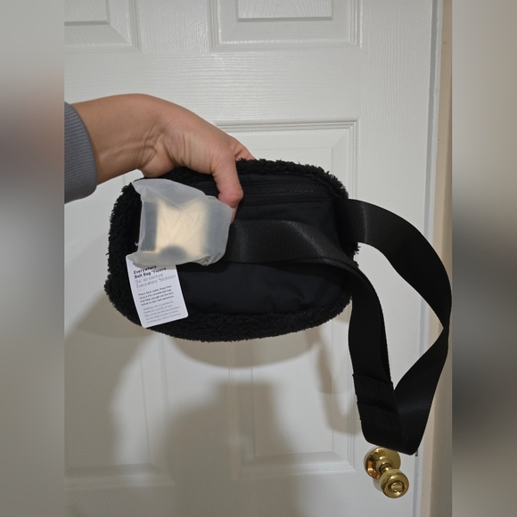 Lululemon Everywhere Fleece Belt bag - Picture 2 of 5
